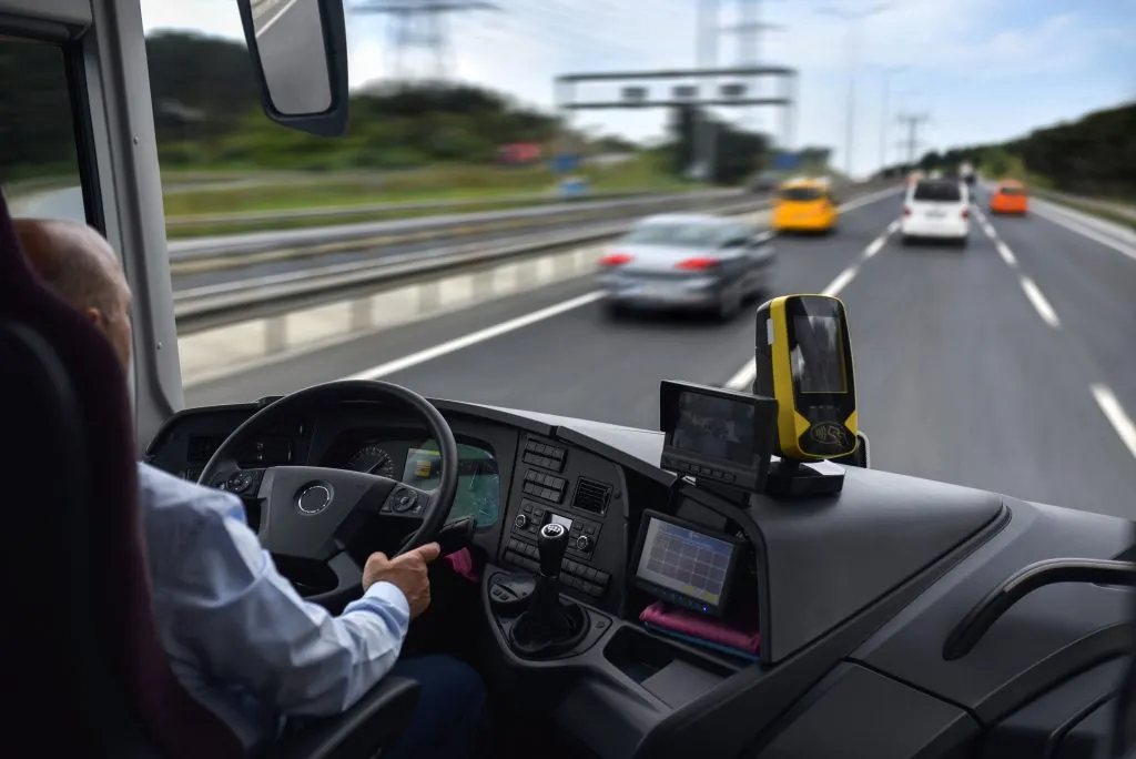מה ההבדל בין רישיון נהיגה לאוטובוס ציבורי לבין הרישיון לאוטובוס זעיר